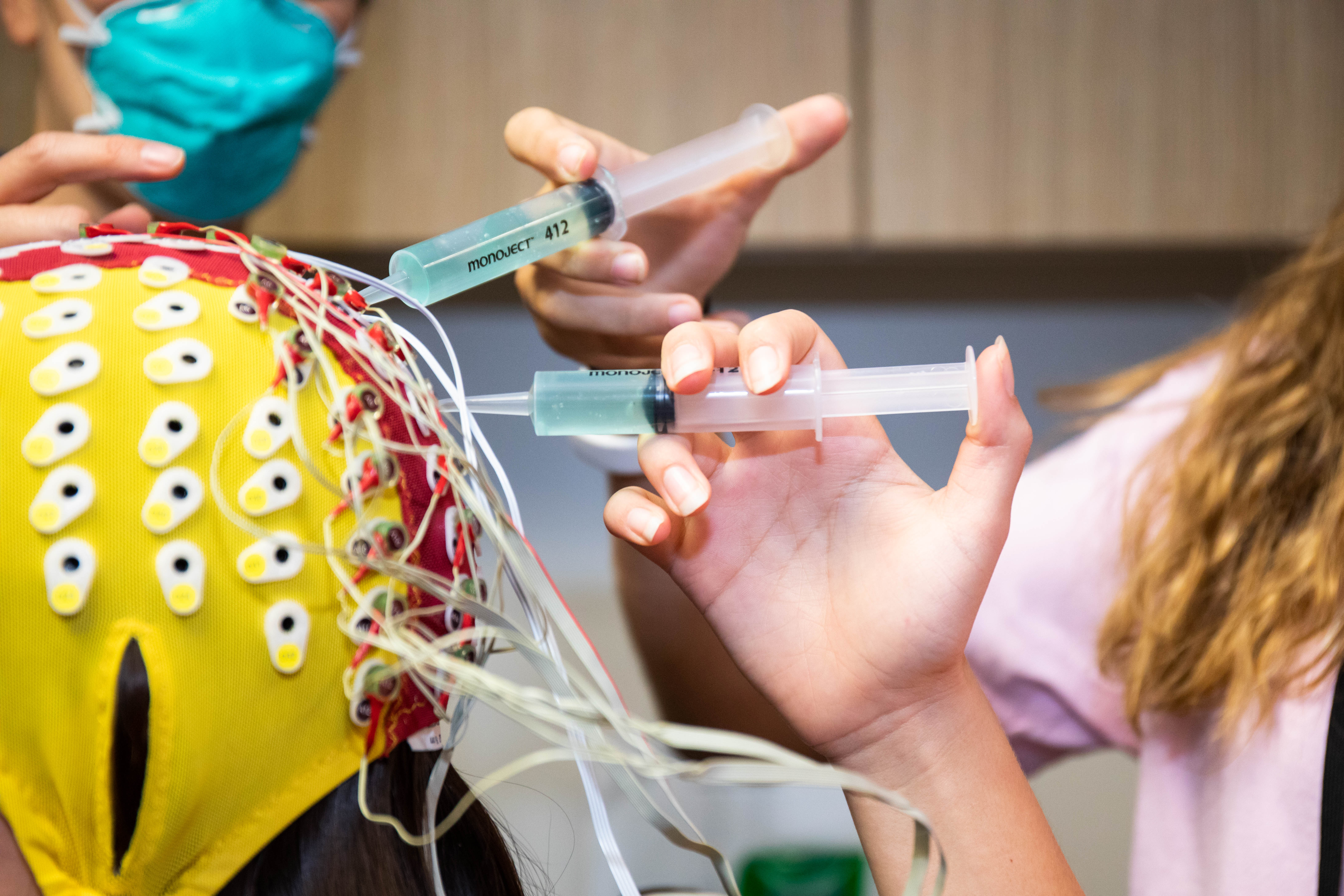 Middle School Summer Camp “Girls With Nerve” Empowers the Pursuit of Neuroscience